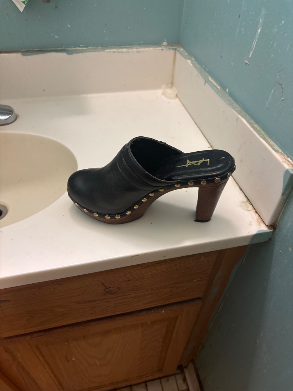 Shoes - Picture 4 of 6